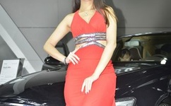 你看你的水喷得到处都是若若